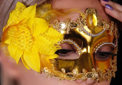 نقاب بالماسکه