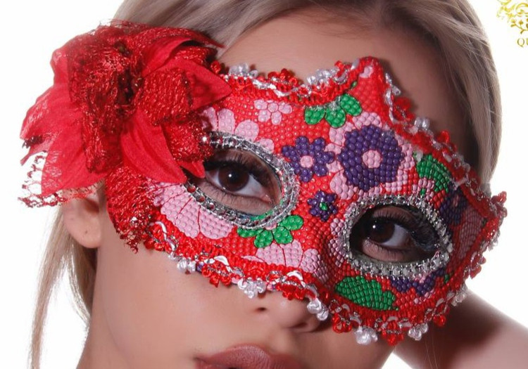 نقاب بالماسکه